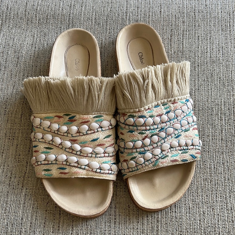Chloé Beige Raffia Fringe Embellished Slide Sandals
